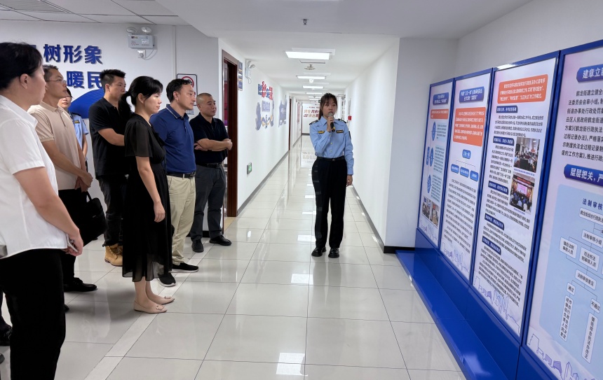 梅县区组织相关工作人员到广州参观学习乡镇街道综合行政执法规范化建设经验。.jpg